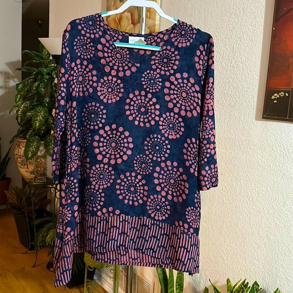 Soft Surroundings Tops - Soft surroundings navy pink top size S/M